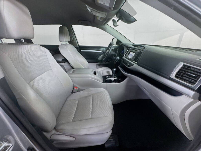 2018 Toyota Highlander LE