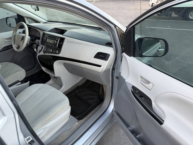 2012 Toyota Sienna Base 7-Passenger