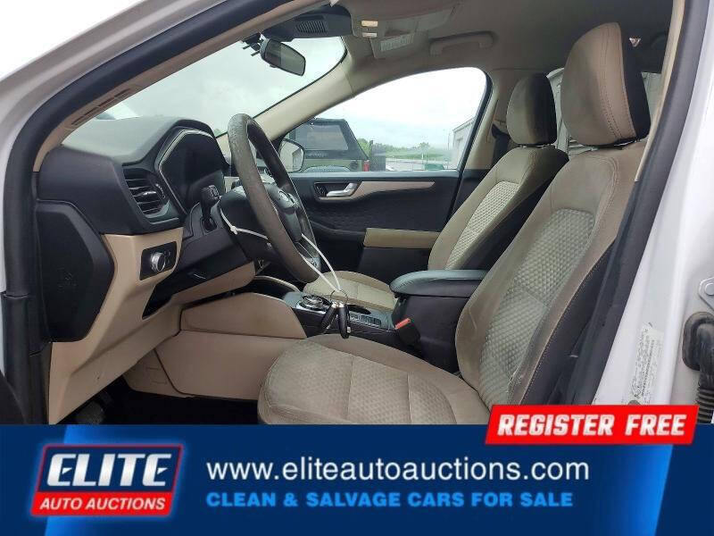 2020 Ford Escape SE