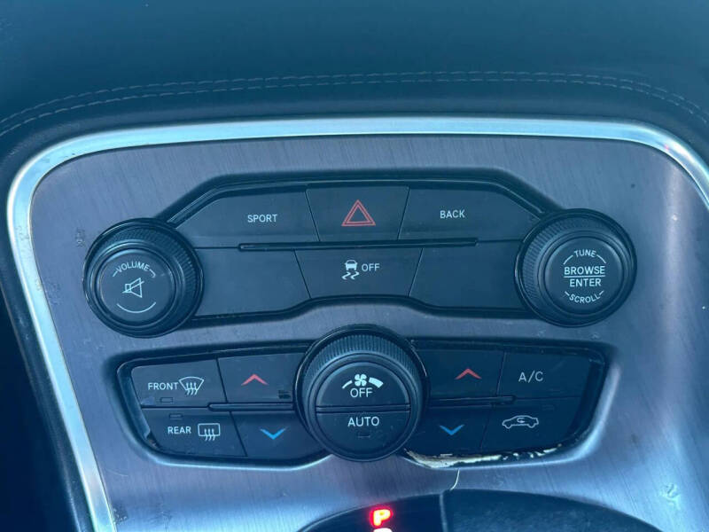 2015 Dodge Challenger SXT