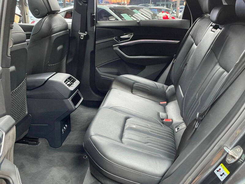 2019 Audi e-tron quattro Prestige