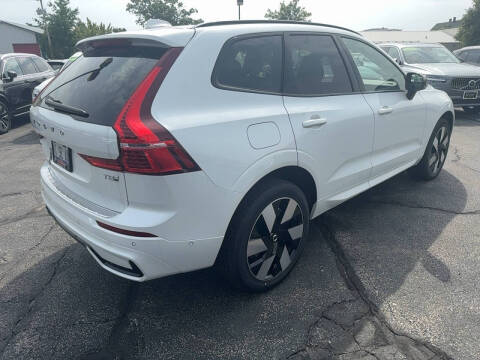 2025 Volvo XC60 T8 Plus Dark Theme