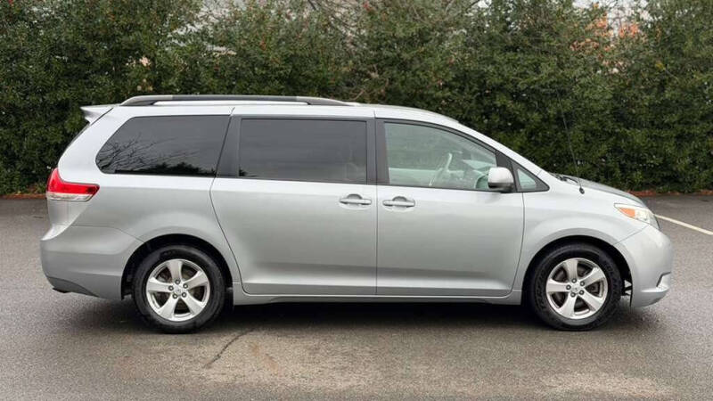 2014 Toyota Sienna LE 8-Passenger