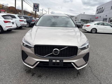 2025 Volvo XC60 B5 Core Dark Theme