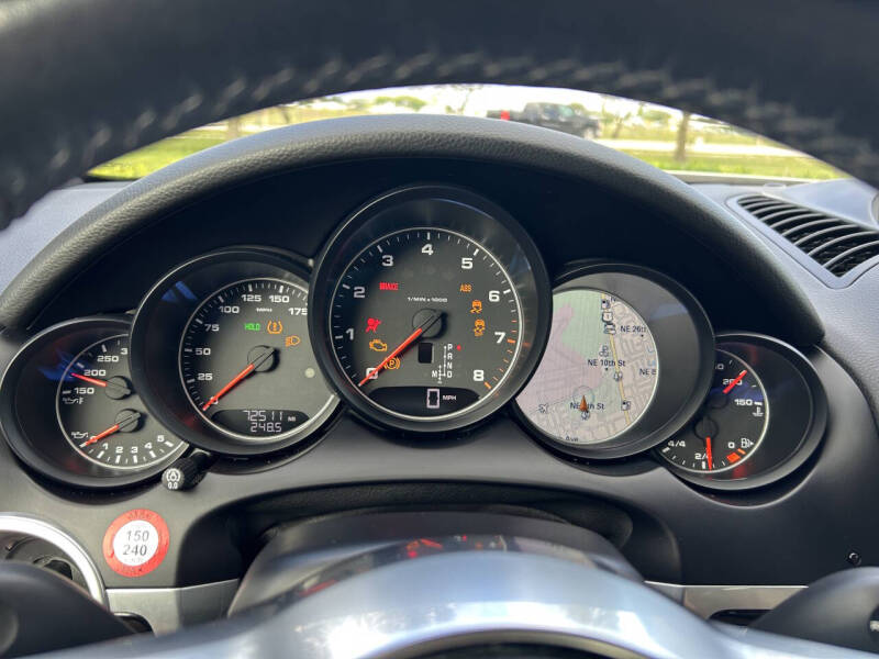 2017 Porsche Cayenne Platinum Edition