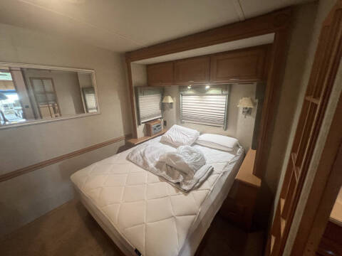 2007 Winnebago Adventurer