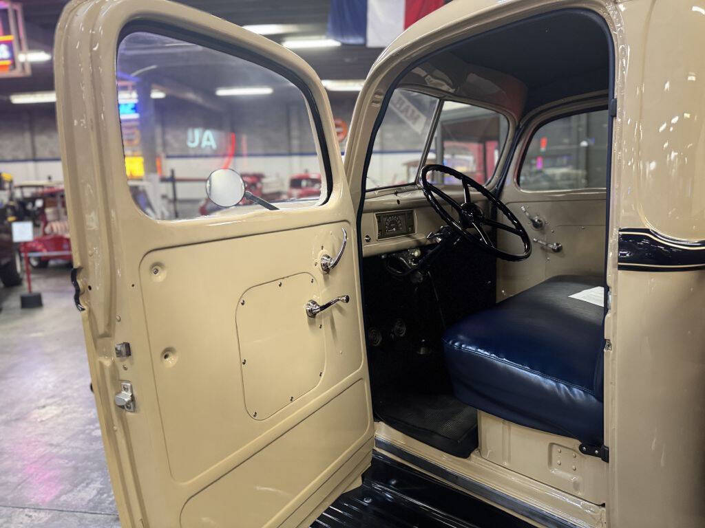 1947 Ford 1 TON FLAT BED 9