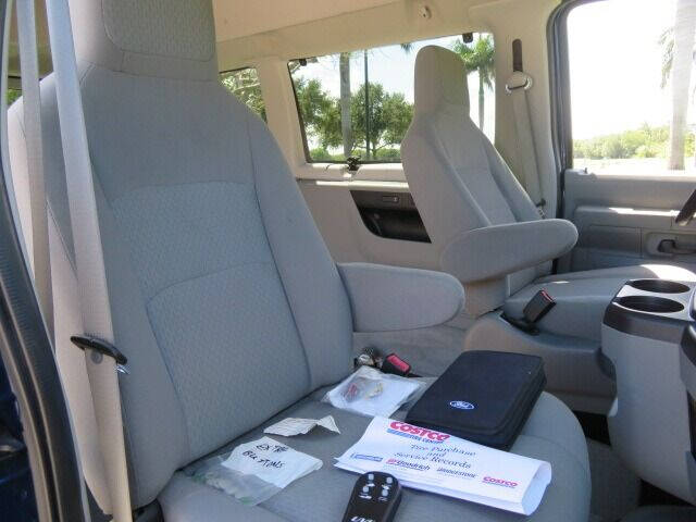 2011 Ford E-Series E-350 SD XLT