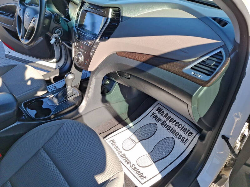 2017 Hyundai Santa Fe SE