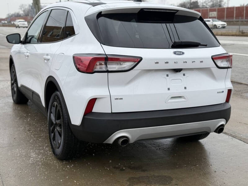 2020 Ford Escape SE