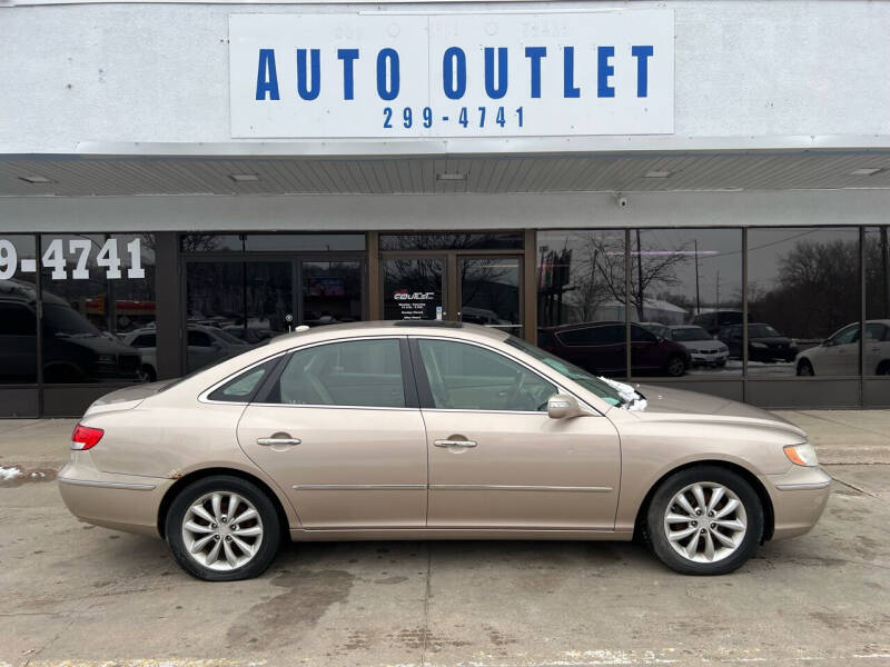 2008 Hyundai Azera for sale at Auto Outlet in Des Moines IA