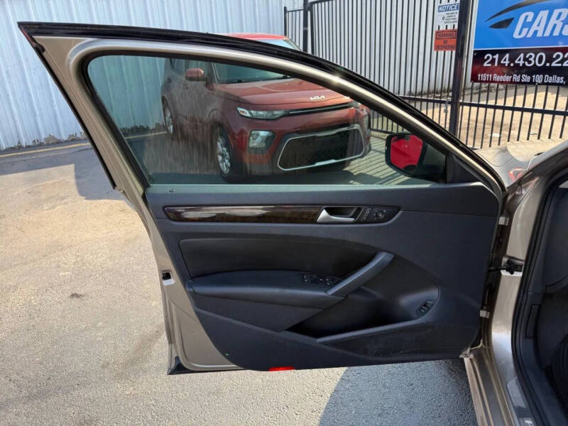 2015 Volkswagen Passat 3.6L V6 SEL Premium