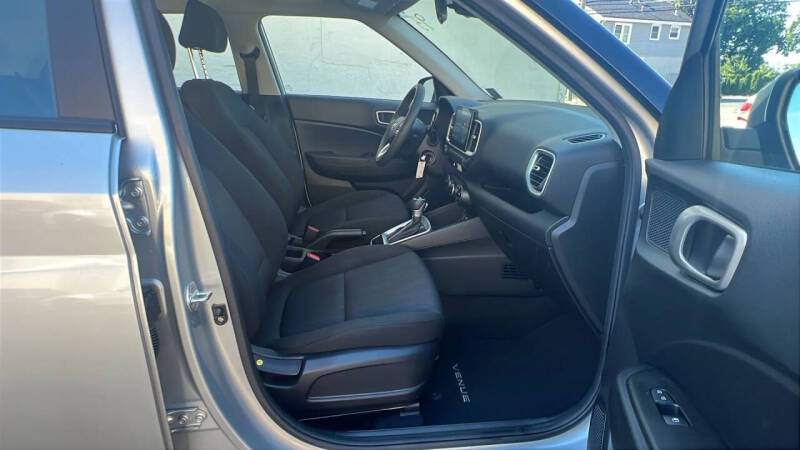 2022 Hyundai Venue SE