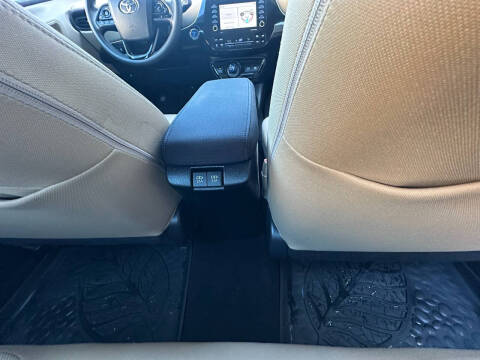 2021 Toyota Prius LE