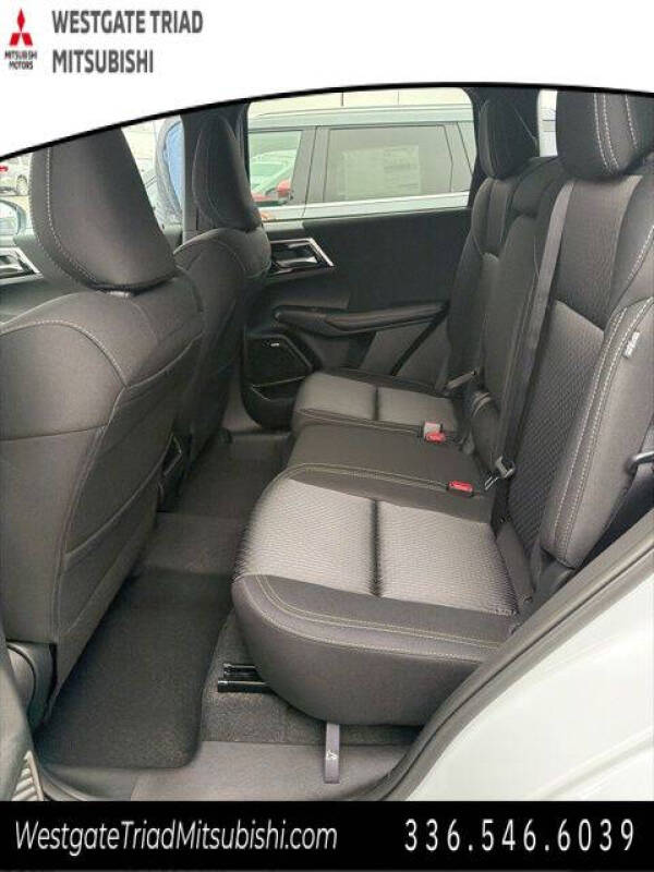 2026 Mitsubishi Outlander ES