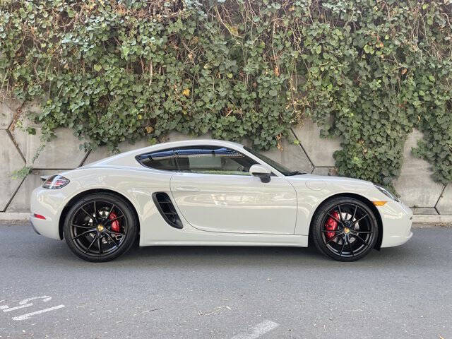 2022 Porsche 718 Cayman S