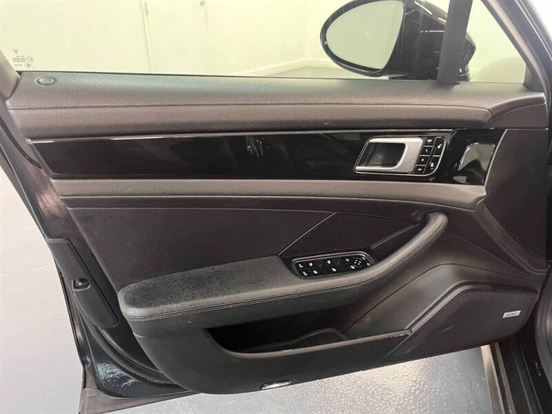 2018 Porsche Panamera 4