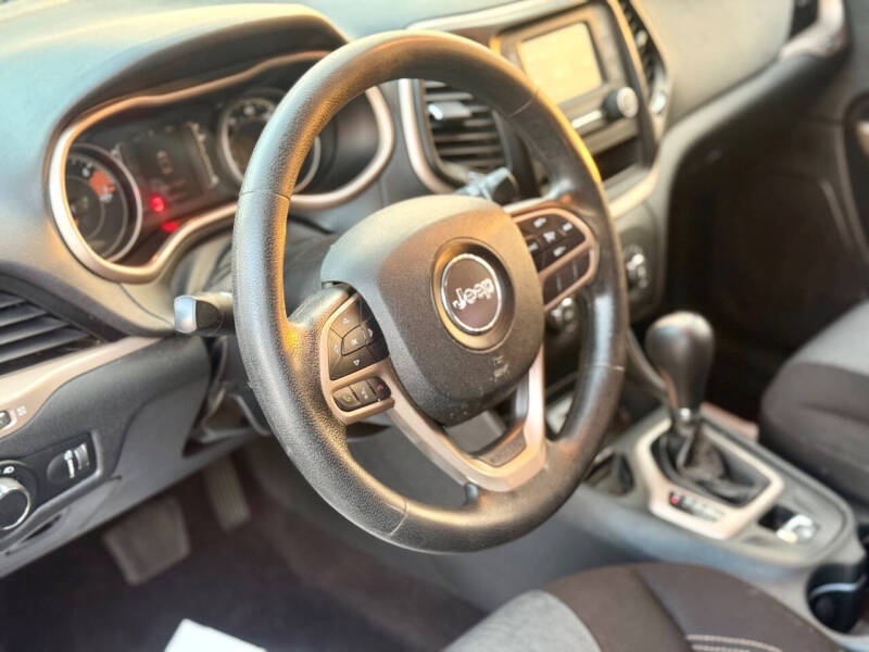 2017 Jeep Cherokee Sport