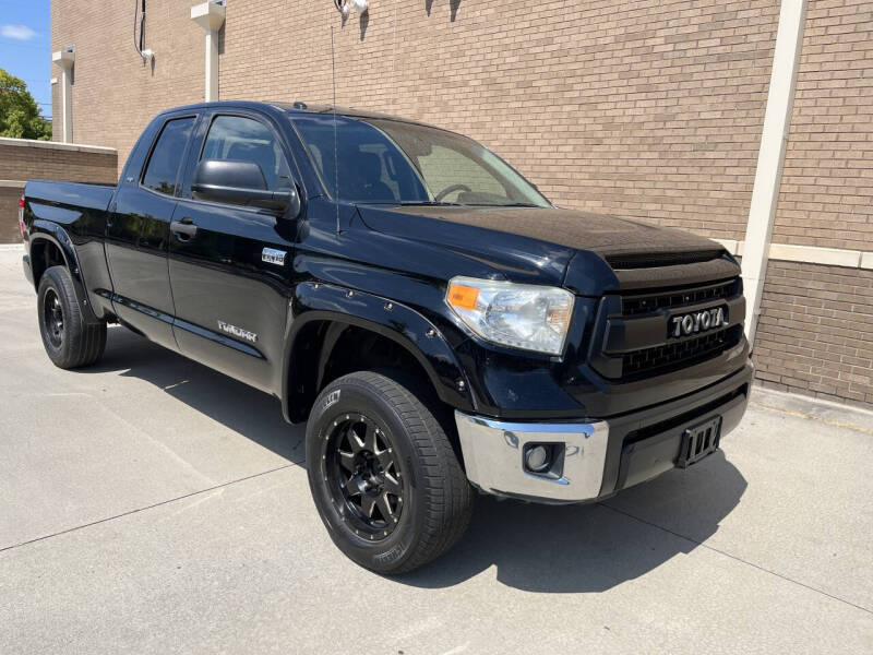 2015 Toyota Tundra SR5's photo