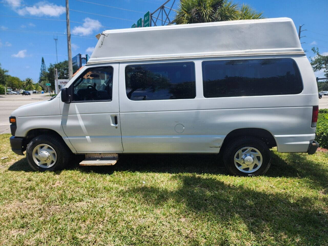 2009 Ford E-Series for sale at Carisma Auto Dealer in Miramar, FL