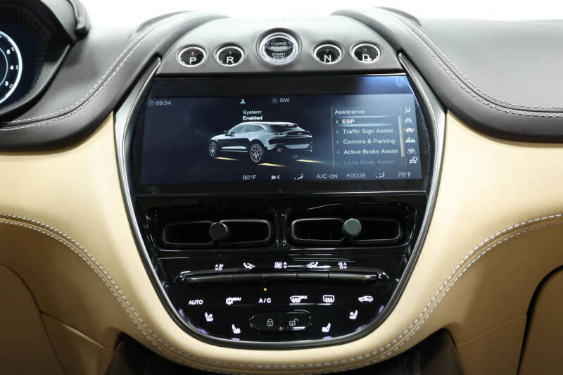 2021 Aston Martin DBX