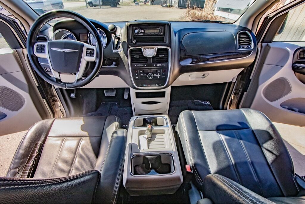 2014 Chrysler Town and Country 80