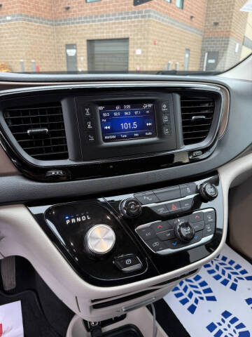 2017 Chrysler Pacifica Touring-L