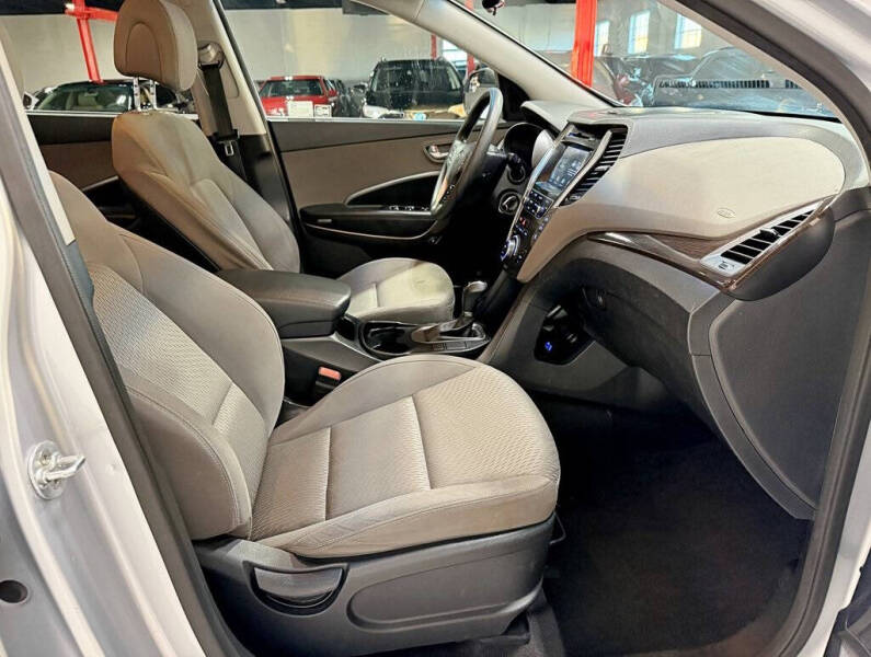 2017 Hyundai Santa Fe SE