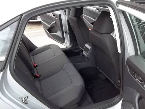 2014 Volkswagen Passat 1.8T S PZEV