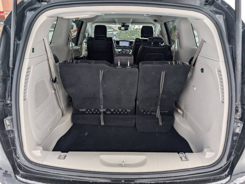 2022 Chrysler Pacifica Touring L