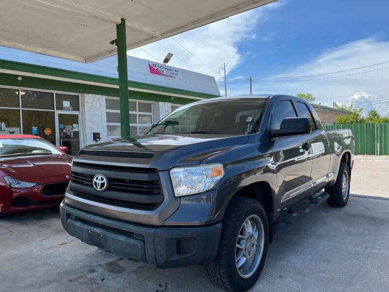 2015 Toyota Tundra for sale at Auto Outlet Inc. in Houston TX