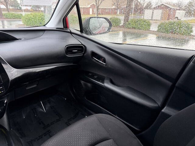 2022 Toyota Prius LE