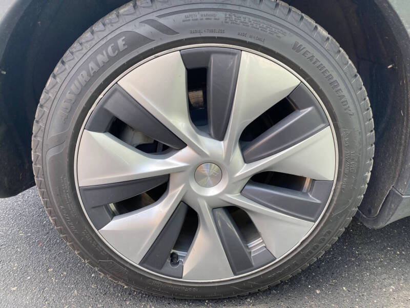 2024 Tesla Model Y Long Range