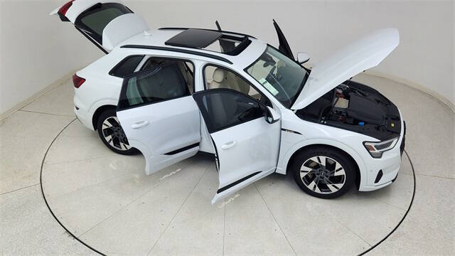 2022 Audi e-tron quattro Premium