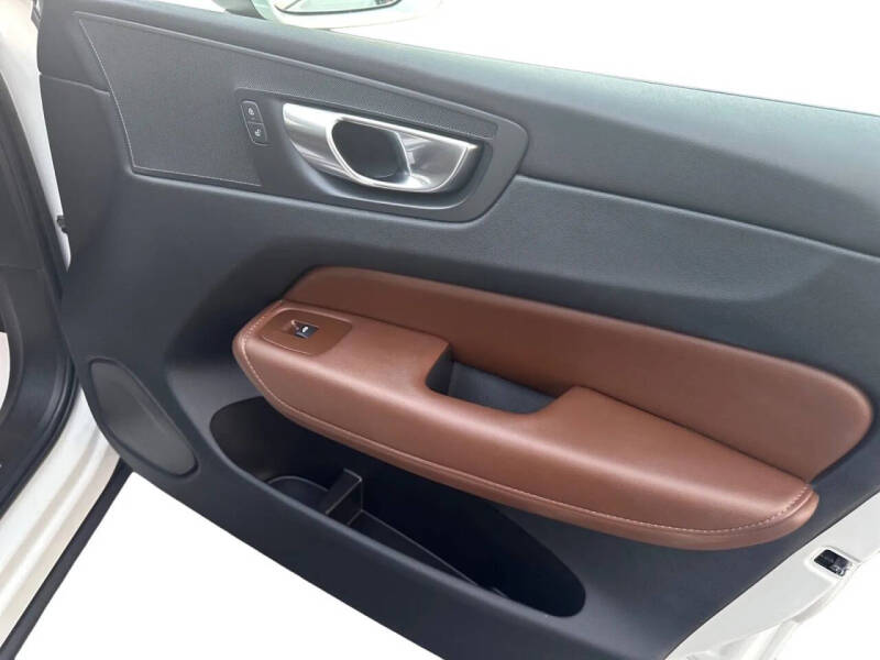 2023 Volvo XC60 B5 Plus Bright Theme