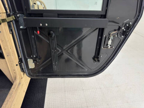 2005 AM General Hummer