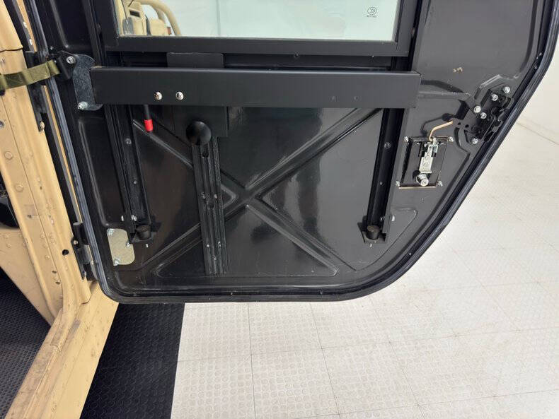 2005 AM General Hummer