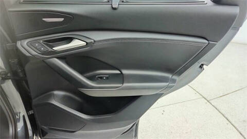 2025 Audi Q6 e-tron quattro Premium Plus