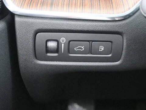 2019 Volvo XC60 T8 eAWD Inscription