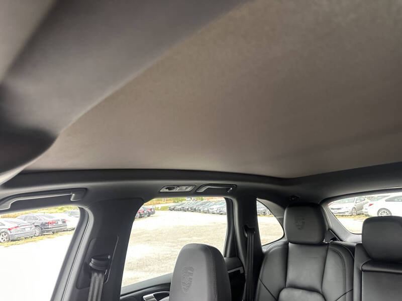 2017 Porsche Cayenne Platinum Edition