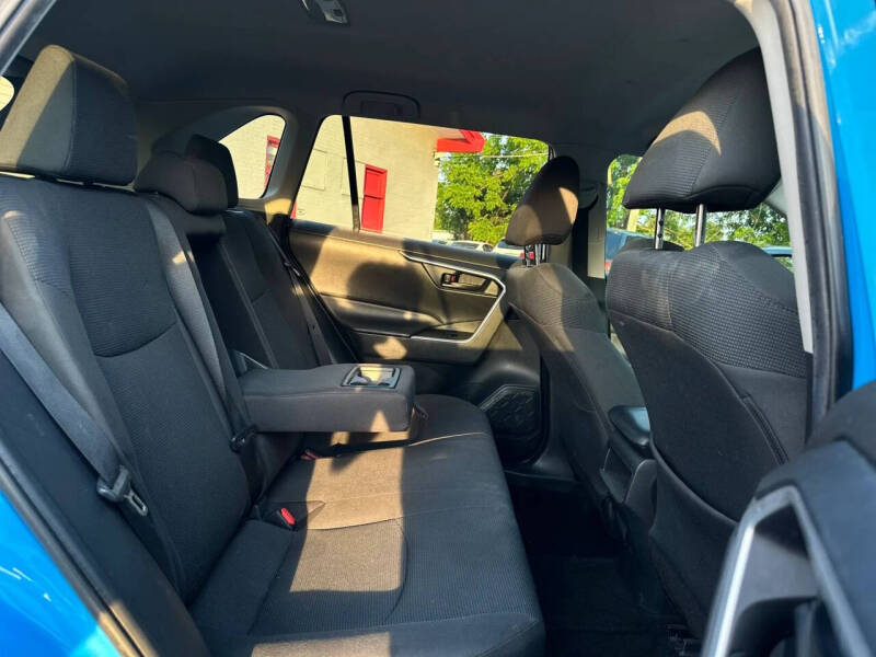 2020 Toyota RAV4 LE