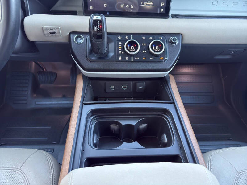 2021 Land Rover Defender 110 SE