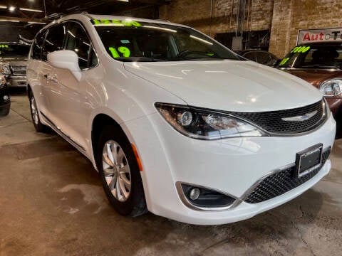 2019 Chrysler Pacifica for sale at NATIONAL AUTO GROUP INC in Chicago IL