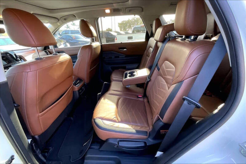 2023 Nissan Pathfinder Platinum