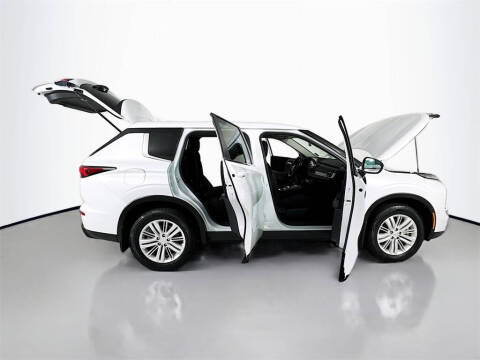 2023 Mitsubishi Outlander ES