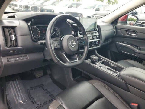 2024 Nissan Pathfinder SL