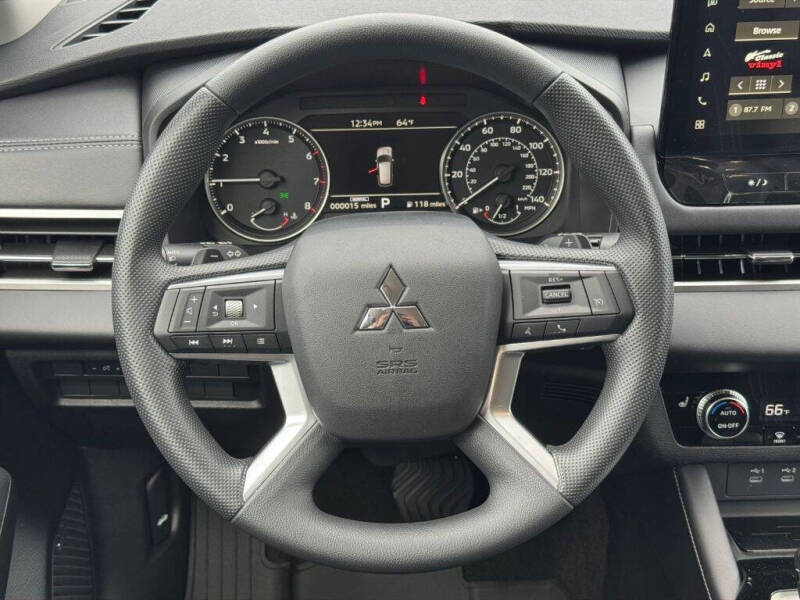 2025 Mitsubishi Outlander ES