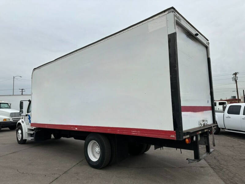 2011 Freightliner M2 106