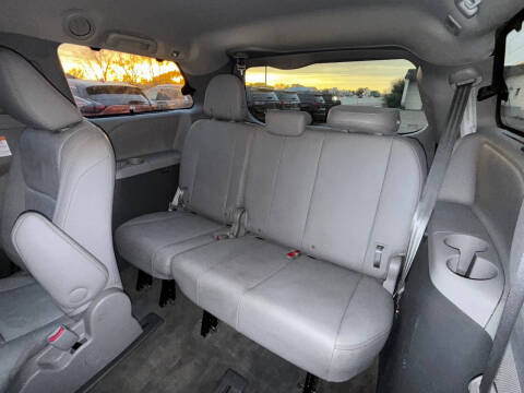 2017 Toyota Sienna XLE Premium 7-Passenger