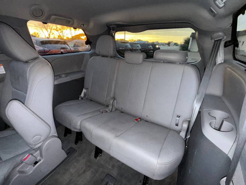 2017 Toyota Sienna XLE Premium 7-Passenger